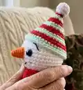 Snowman Crochet Amigurumi Pattern step 3 - details and accessories