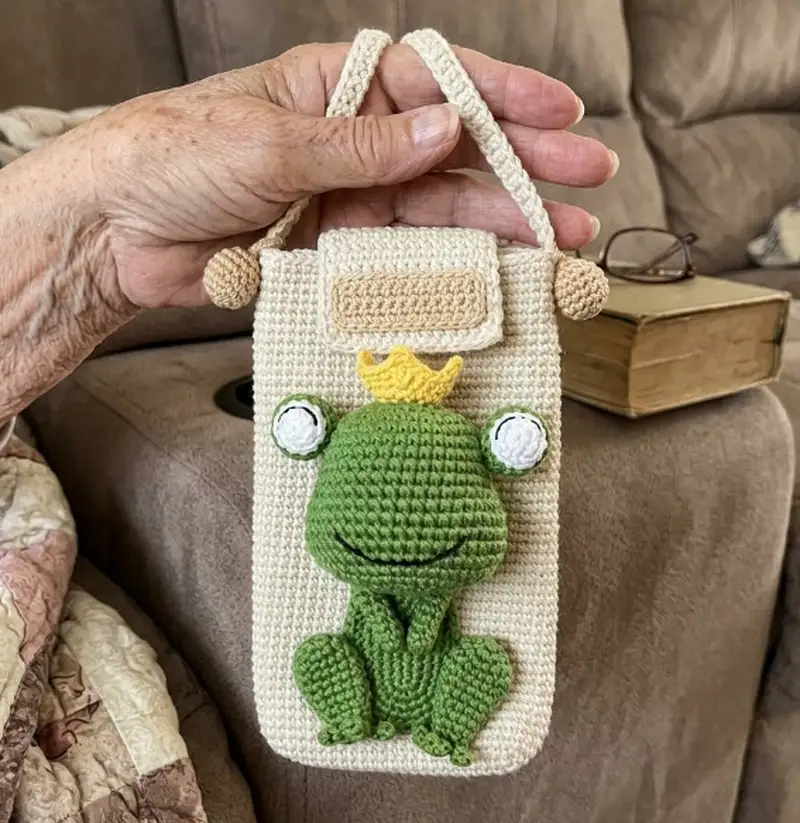 Complimentary Intermediate crochet pattern: Frog Phone Pouch Pattern - Simple to follow guide