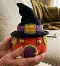 Pumpkin House Amigurumi Pattern step 4 - final assembly and finishing