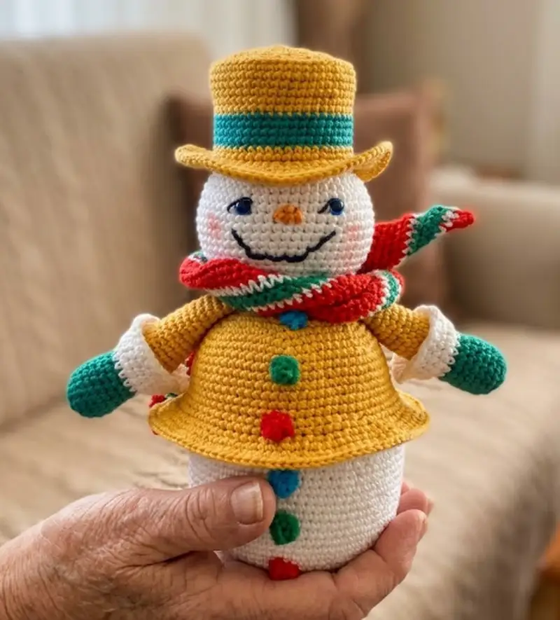 Complimentary Intermediate crochet pattern: Snowman Gingerbread Amigurumi Pattern - Simple to follow guide