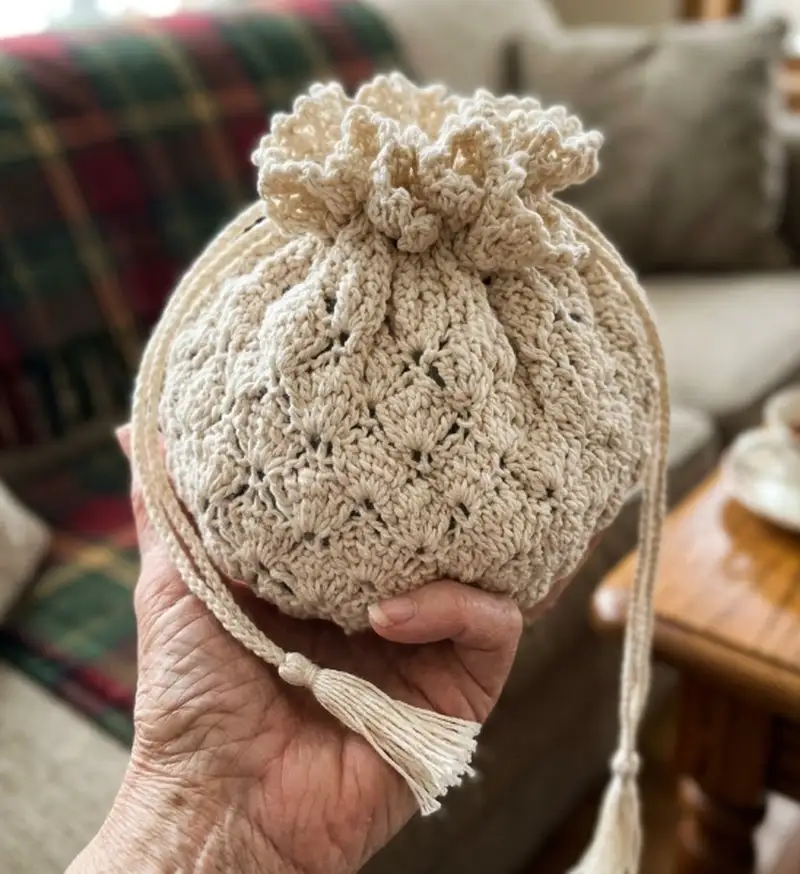 Quality crochet pattern: Vintage Style Drawstring Bag Pattern - Intermediate level guide with complete instructions