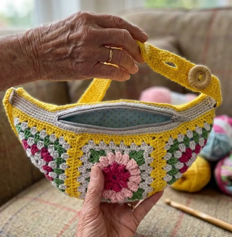 Complimentary Intermediate crochet pattern: Floral Crossbody Bag Pattern - Simple to follow guide
