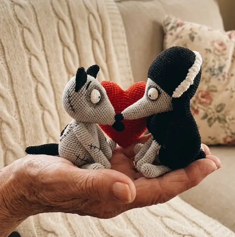 Quality crochet pattern: Sparky and Persephone Amigurumi Pattern - Intermediate level guide with complete instructions