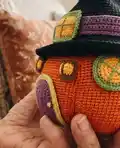 Pumpkin House Amigurumi Pattern step 3 - details and accessories