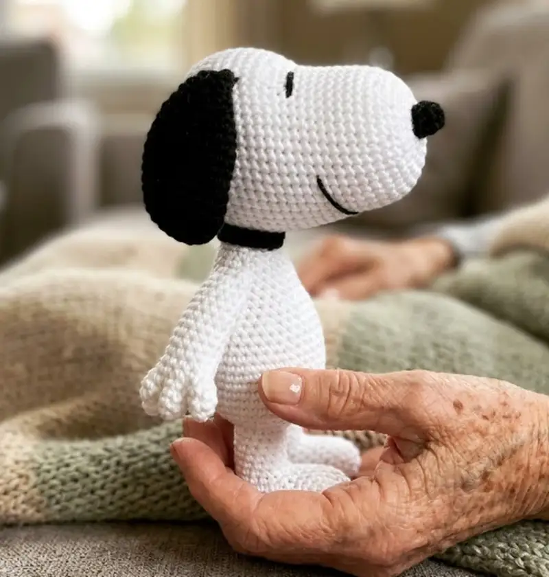 Complimentary Intermediate crochet pattern: Snoopy Amigurumi Pattern - Simple to follow guide