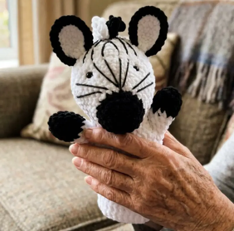 Quality crochet pattern: Zebra Hand Puppet Amigurumi Pattern - Intermediate level guide with complete instructions