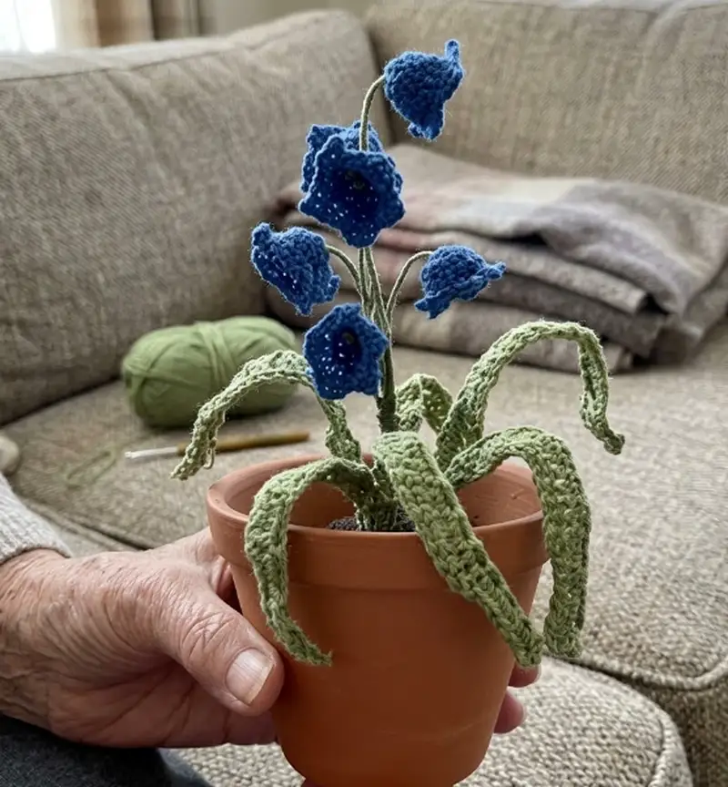 Complimentary Beginner Friendly crochet pattern: Crochet Bluebell Pattern - Simple to follow guide