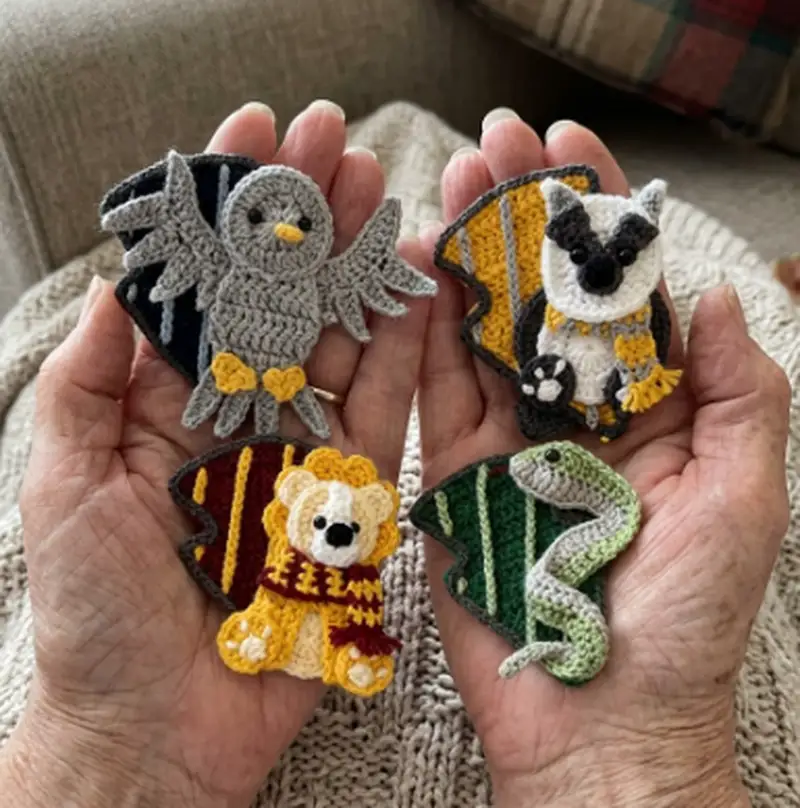 Complimentary Intermediate crochet pattern: House of Wizards Pattern - Simple to follow guide