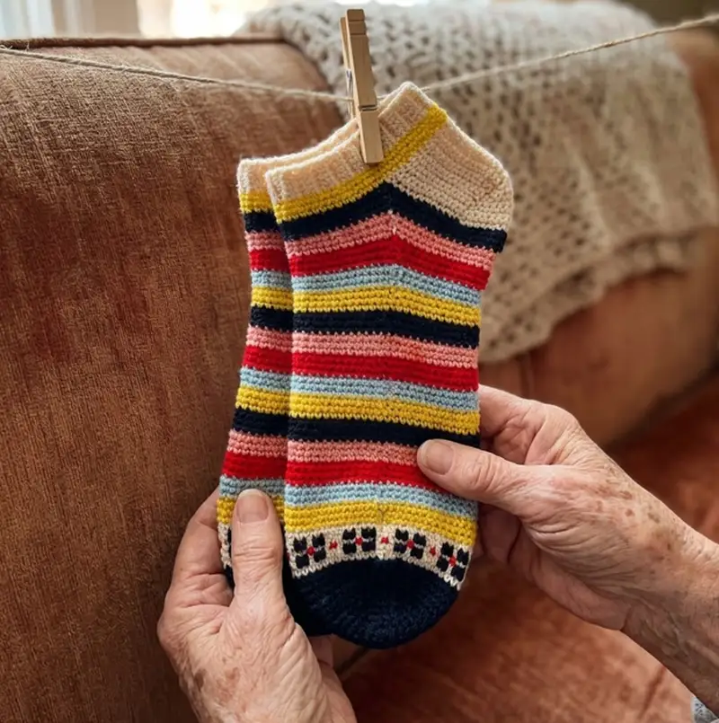 Complimentary Intermediate crochet pattern: Folk Flower Socks Pattern - Simple to follow guide