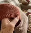 Cinnamon Beret Pattern step 3 - details and accessories