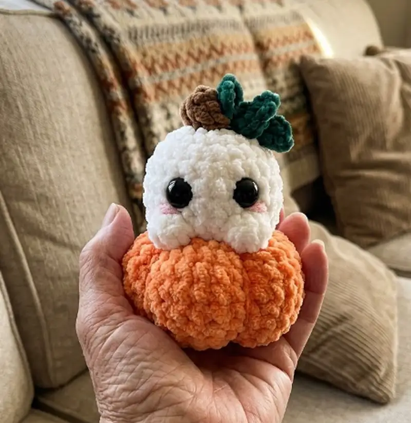 Quality crochet pattern: Ghost in Pumpkin Amigurumi Pattern - Intermediate level guide with complete instructions