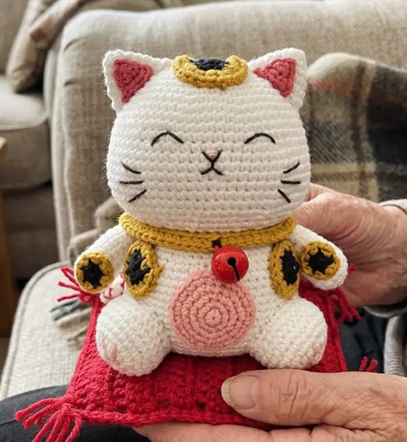 Complimentary Intermediate crochet pattern: Lucky Cat (Version 2) Amigurumi Pattern - Simple to follow guide