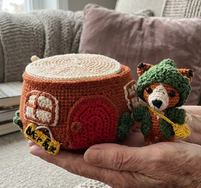 Quality crochet pattern: Mr. Fox and His House Amigurumi Pattern - Intermediate level guide with complete instructions