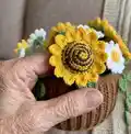 Daisy flowers car hanging Amigurumi Pattern step 2 - assembly progress