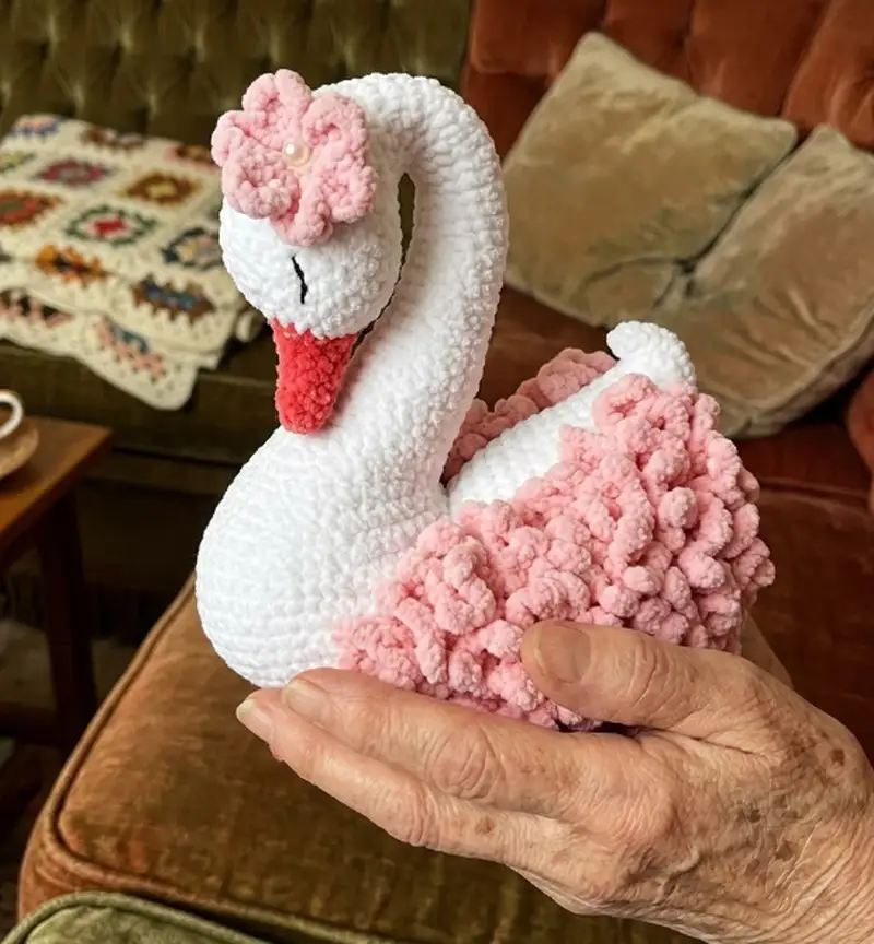 Complimentary Intermediate crochet pattern: Swan Amigurumi Pattern - Simple to follow guide