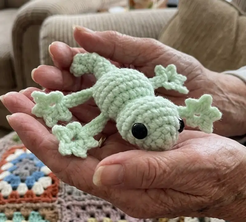 Complimentary Beginner Friendly crochet pattern: Twinkletoes the Tiny Gecko Amigurumi Pattern - Simple to follow guide