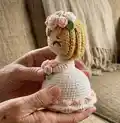 Reversible Flower Bouquet & Bride Amigurumi Pattern step 3 - details and accessories