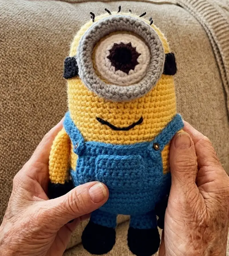 Quality crochet pattern: Minion Amigurumi Pattern - Intermediate level guide with complete instructions