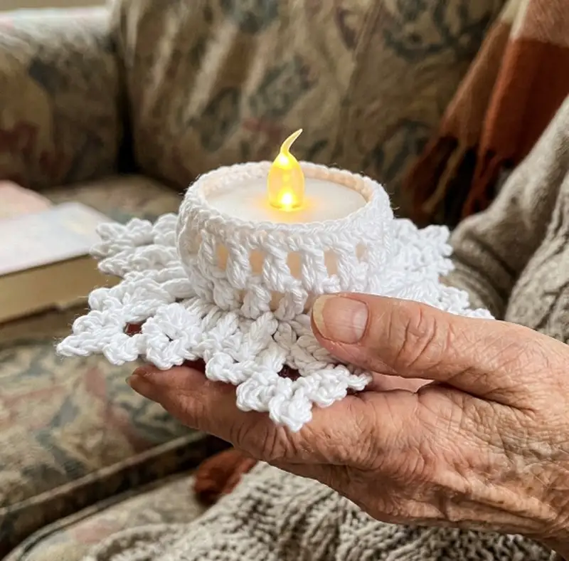 Complimentary Intermediate crochet pattern: LED Tealight Holder Let it Snow Pattern - Simple to follow guide