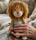 Alan the Lion Amigurumi Pattern step 4 - final assembly and finishing