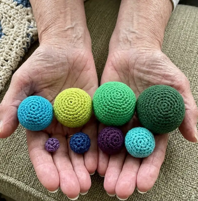 Complimentary Beginner Friendly crochet pattern: Ball of (almost) any size Amigurumi Pattern - Simple to follow guide
