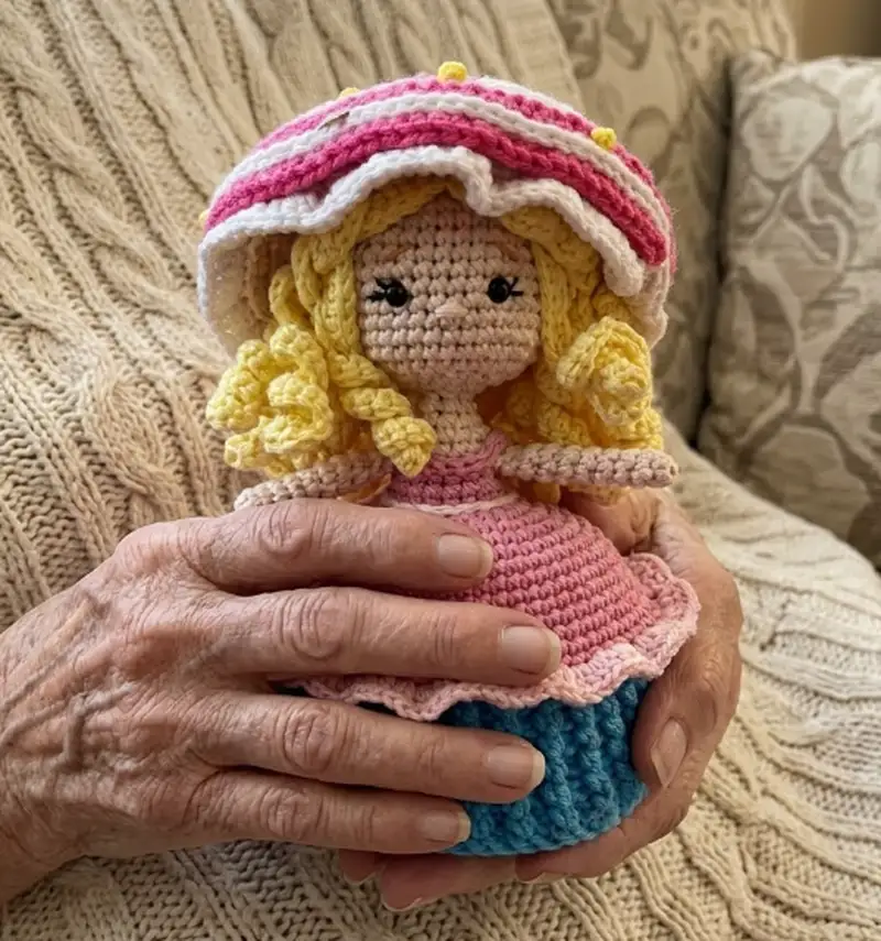 Quality crochet pattern: Reversible Muffin Toy Amigurumi Pattern - Intermediate level guide with complete instructions