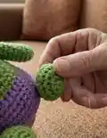 Mini Hulk Amigurumi Pattern step 3 - details and accessories