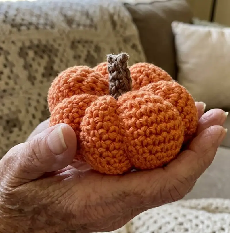Complimentary Beginner Friendly crochet pattern: Small Pumpkin Pattern - Simple to follow guide