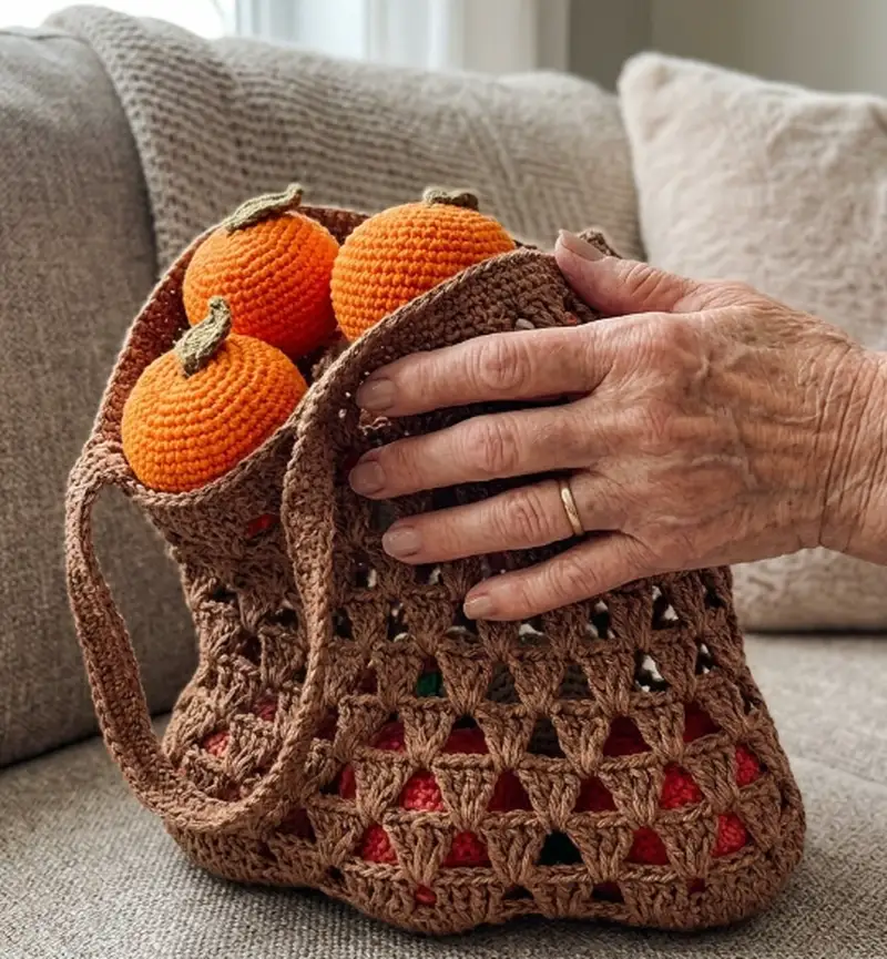 Complimentary Beginner Friendly crochet pattern: Mash bag Triangles Pattern - Simple to follow guide