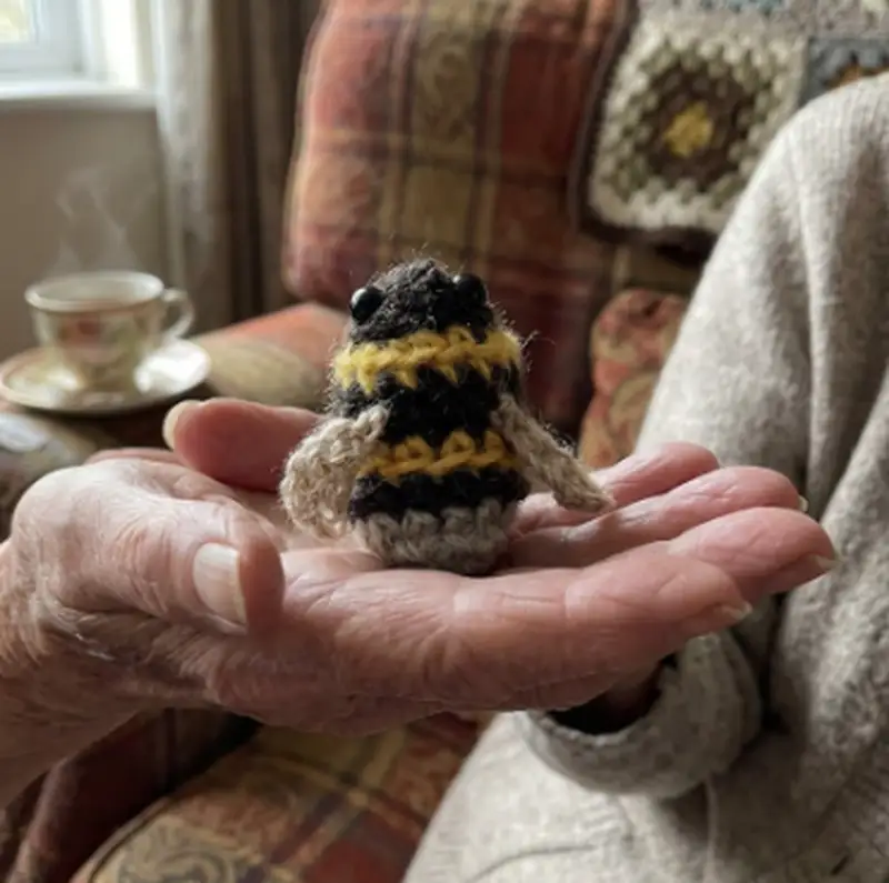 Complimentary Intermediate crochet pattern: Crochet Bumblebees Amigurumi Pattern - Simple to follow guide