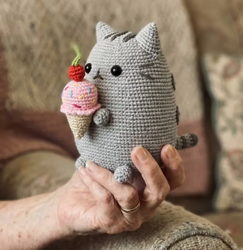 Quality crochet pattern: Pusheen Cat with Ice Cream Amigurumi Pattern - Intermediate level guide with complete instructions
