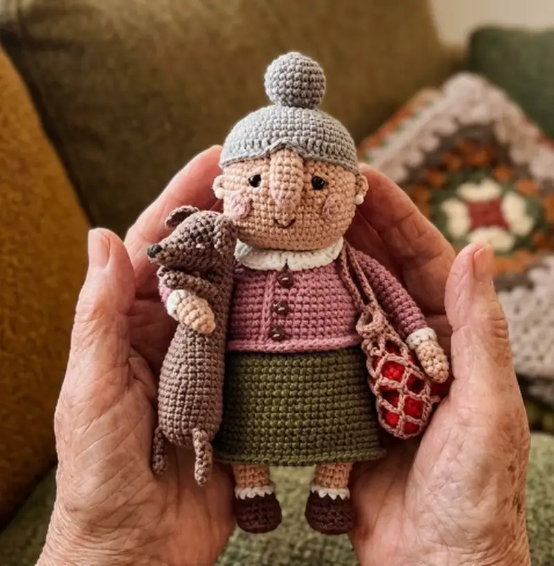 Complimentary Intermediate crochet pattern: Grandma Amigurumi Pattern - Simple to follow guide