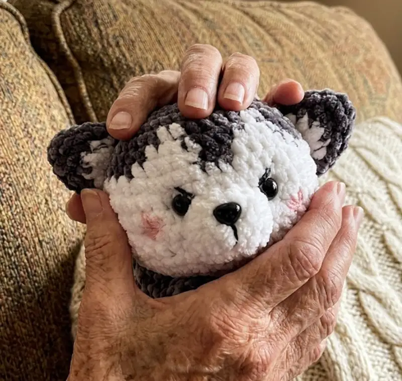 Quality crochet pattern: My little Husky dog Amigurumi Pattern - Intermediate level guide with complete instructions