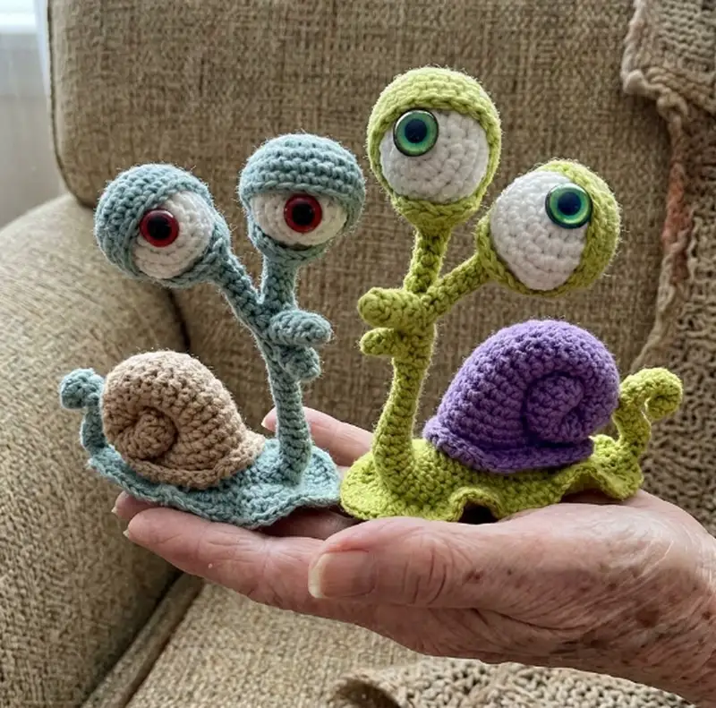 Quality crochet pattern: Snail Amigurumi Pattern - Intermediate level guide with complete instructions