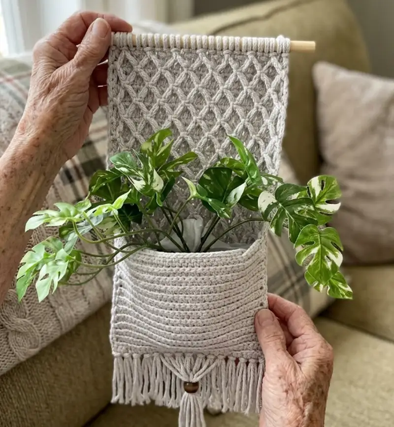 Complimentary Intermediate crochet pattern: Pocket Wall Hanging Pattern - Simple to follow guide