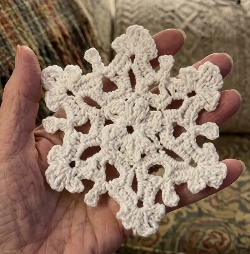 Quality crochet pattern: Twinkling Snowflakes Pattern - Intermediate level guide with complete instructions