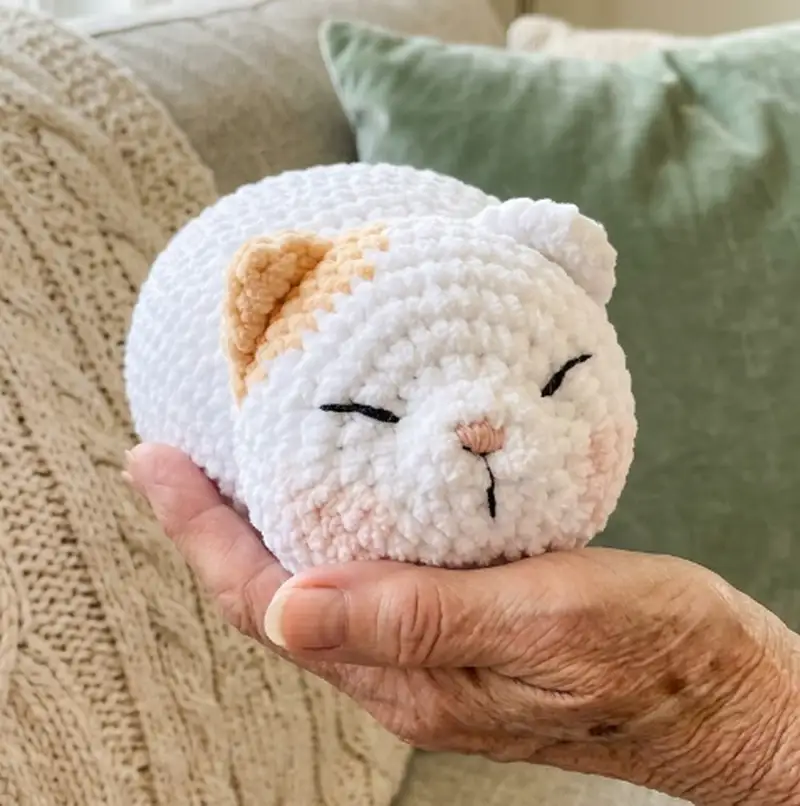 Complimentary Intermediate crochet pattern: Marshmallow Kittie Amigurumi Pattern - Simple to follow guide