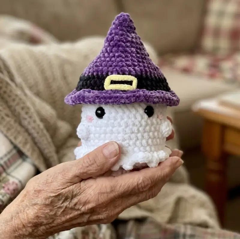 Quality crochet pattern: No Sew Ghosts Wearing Hats Amigurumi Pattern - Intermediate level guide with complete instructions
