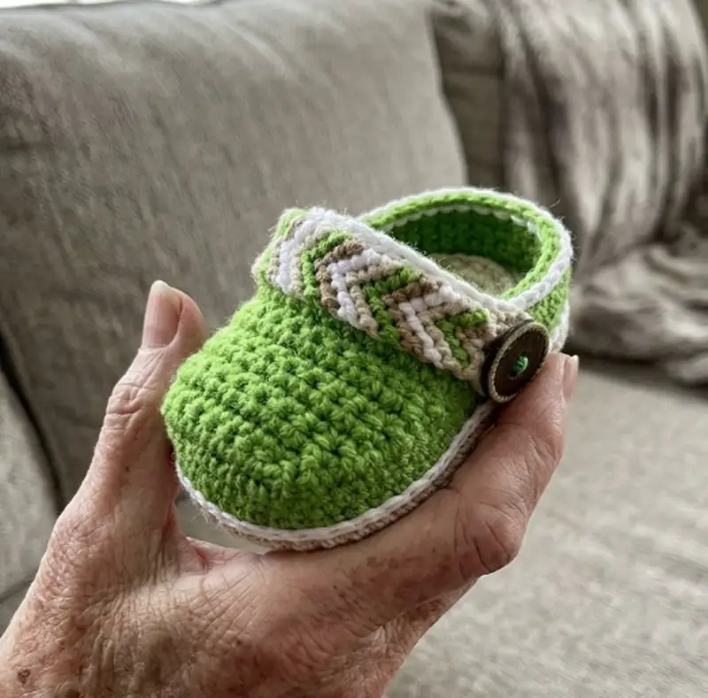 Complimentary Intermediate crochet pattern: Tribal Baby Clogs Pattern - Simple to follow guide