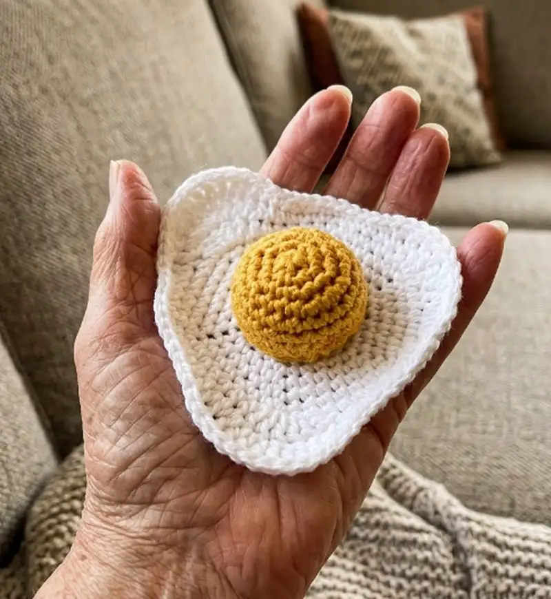 Complimentary Beginner Friendly crochet pattern: Fried Egg Amigurumi Pattern - Simple to follow guide