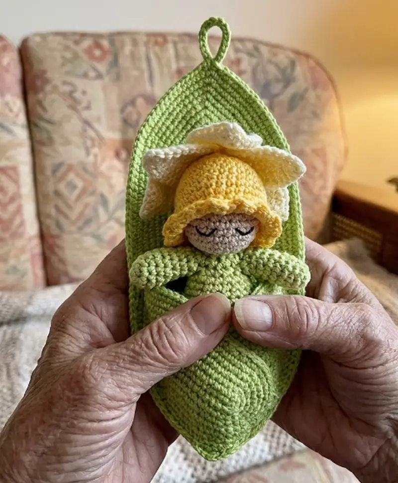 Complimentary Intermediate crochet pattern: Daffodil Baby Amigurumi Pattern - Simple to follow guide