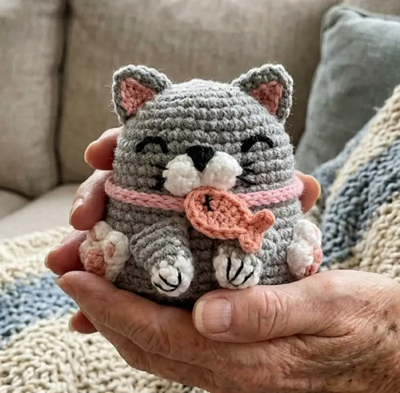 Complimentary Intermediate crochet pattern: Reversible Cat Amigurumi Pattern - Simple to follow guide