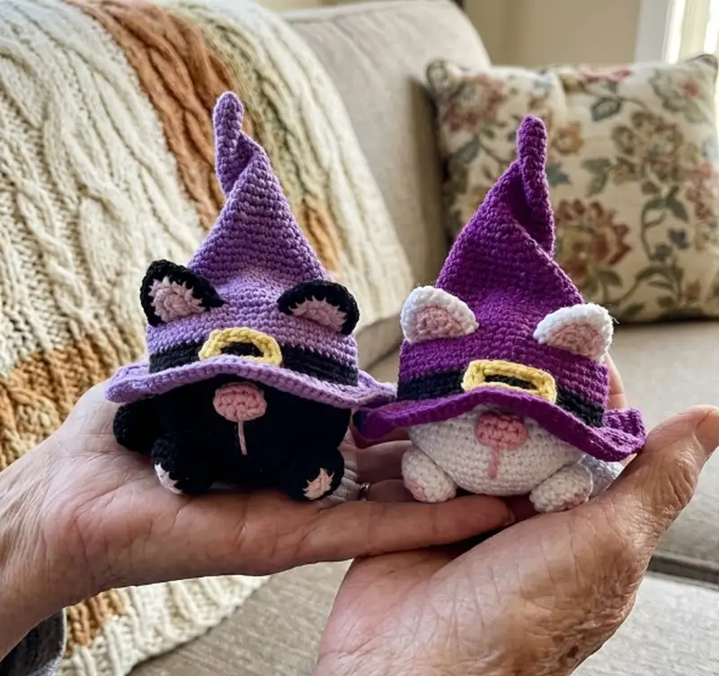 Complimentary Intermediate crochet pattern: Halloween cats Amigurumi Pattern - Simple to follow guide