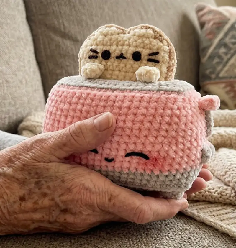 Complimentary Intermediate crochet pattern: Kitty Toaster Amigurumi Pattern - Simple to follow guide