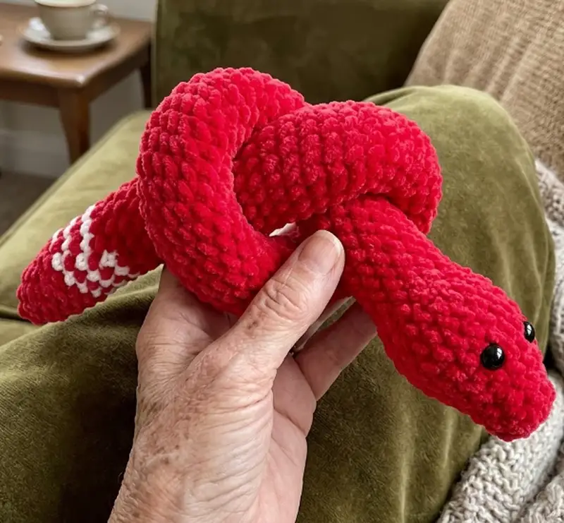 Complimentary Beginner Friendly crochet pattern: Mini Snake Amigurumi Pattern - Simple to follow guide