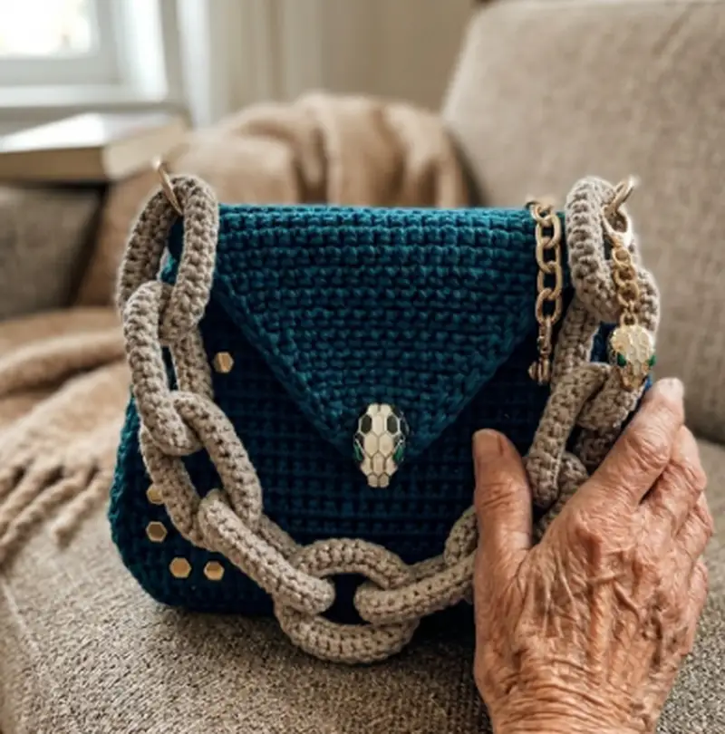 Complimentary Beginner Friendly crochet pattern: Chunky Chain Crochet Pattern - Simple to follow guide