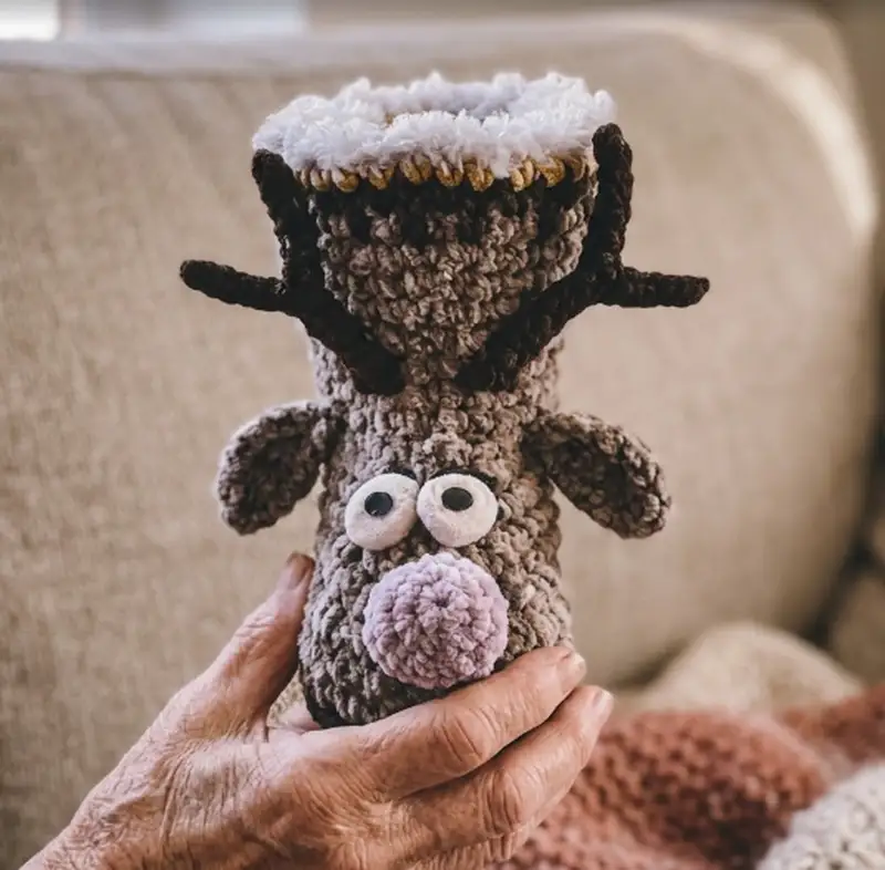 Complimentary Intermediate crochet pattern: Crazy Deer Pattern - Simple to follow guide