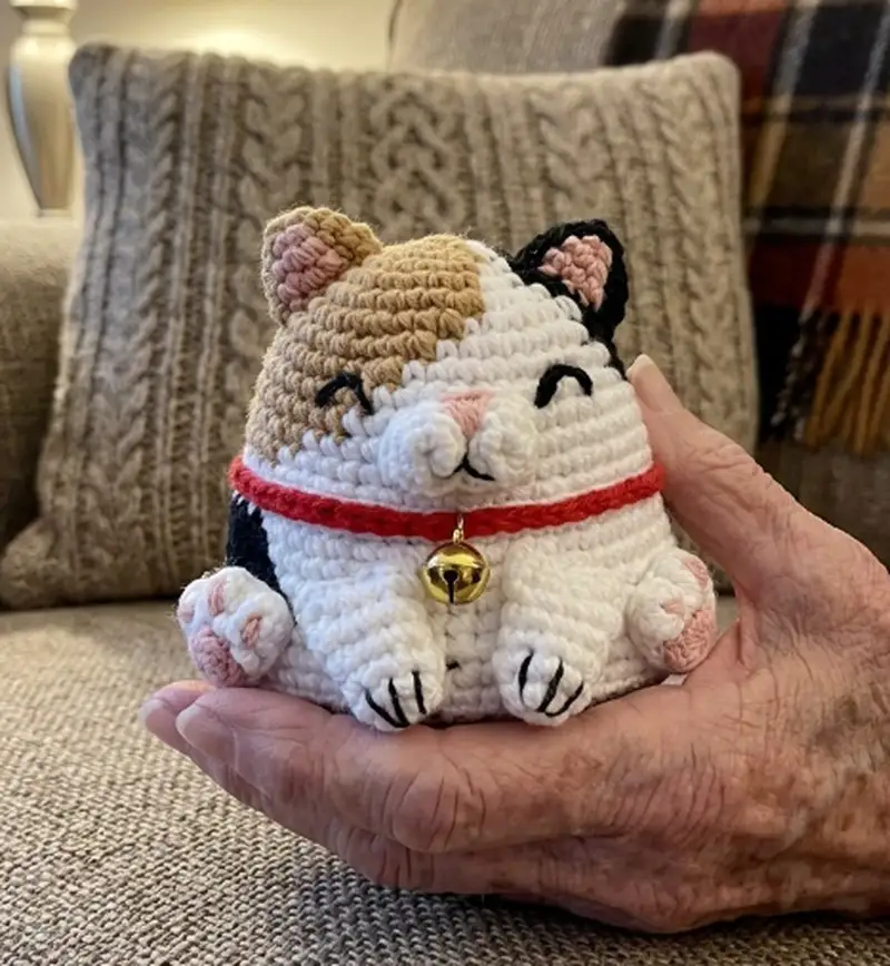 Complimentary Intermediate crochet pattern: Reversible Cat Amigurumi Pattern - Simple to follow guide