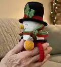 The Snowman Mug Amigurumi Pattern step 3 - details and accessories