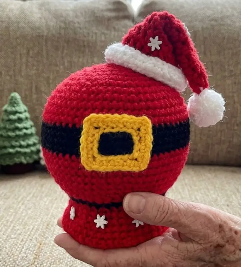 Complimentary Intermediate crochet pattern: Santa Belly Snow Globe Amigurumi Pattern - Simple to follow guide